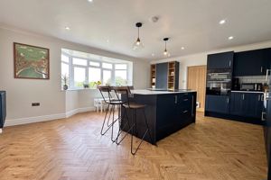 Kitchen/Breakfast Room- click for photo gallery
